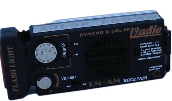 AM/FM Solar Dynamo Radio with Flashlight - IT NEVER NEEDS BATTER