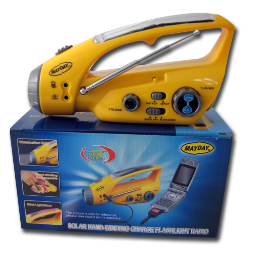 AM/FM Solar Dynamo Emergency Radio w/Flashlight IT NEVER NEEDS B